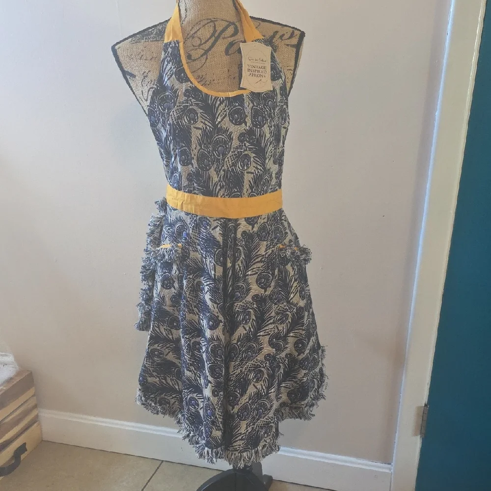 Sur La Table Vintage Inspired Apron with Blue and Yellow Design - Picture 1 of 4